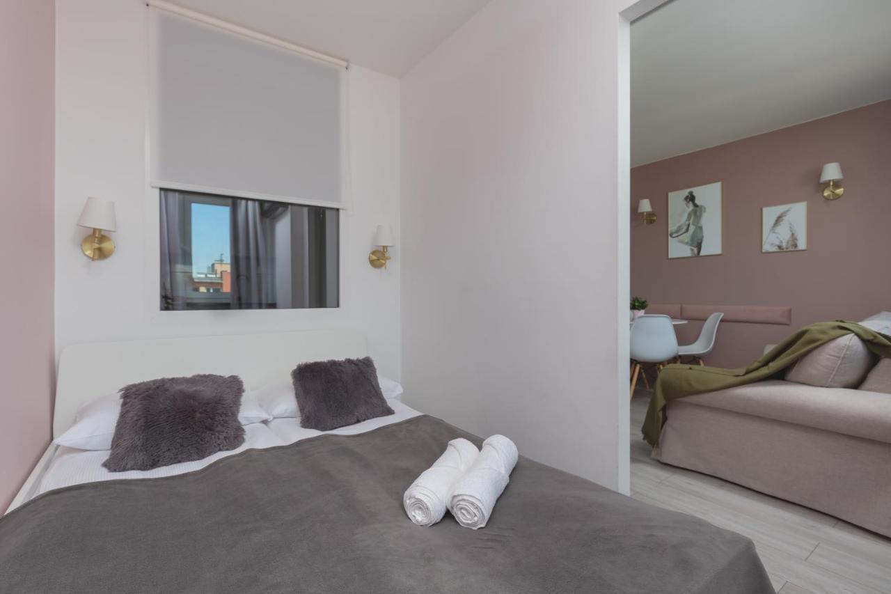 Apartaments Solec 79 By Noclegi Renters Warschau Buitenkant foto