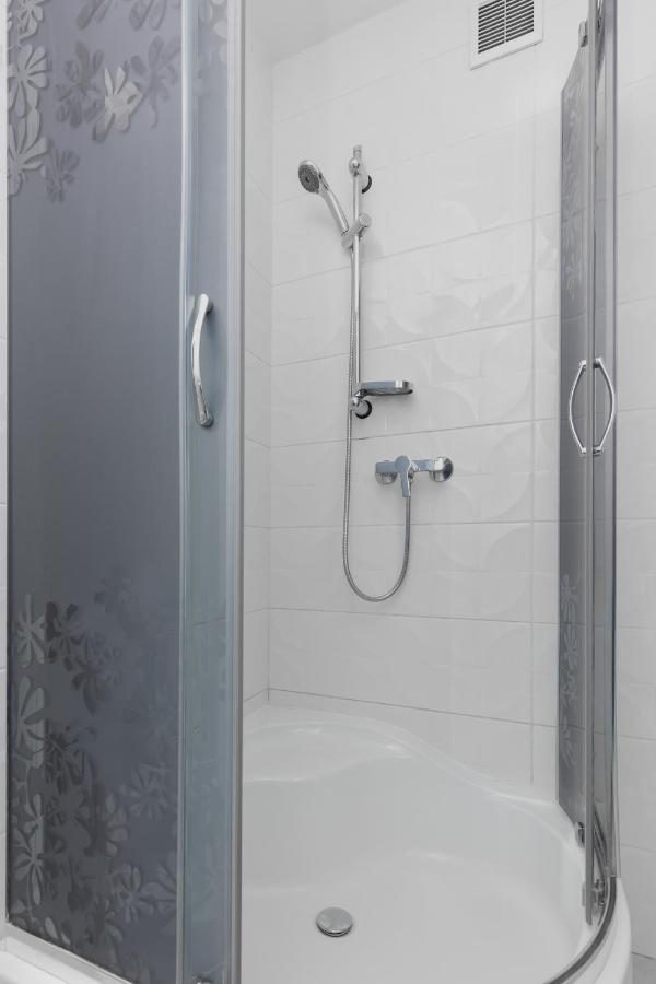 Apartaments Solec 79 By Noclegi Renters Warschau Buitenkant foto