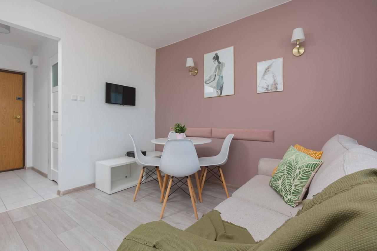 Apartaments Solec 79 By Noclegi Renters Warschau Buitenkant foto
